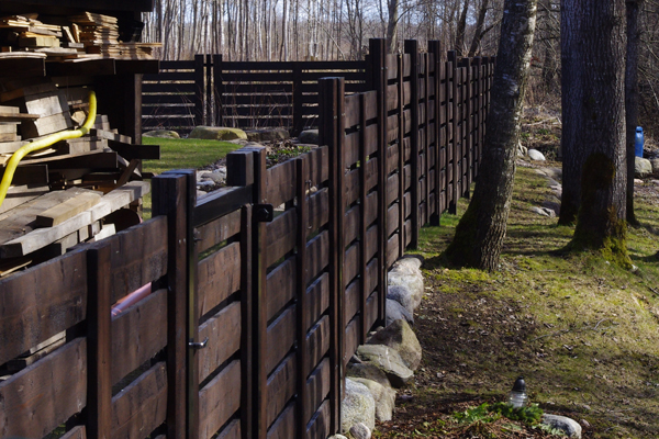 Horisontaalne aed jalgväravaga