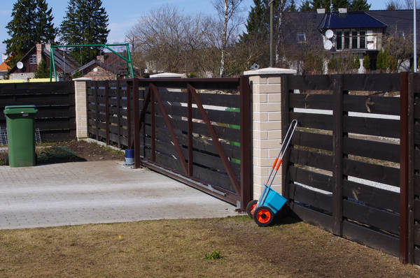 Liugvärav automaatikaga